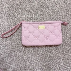 Betsey Johnson Quilted bows 🎀Wristlet